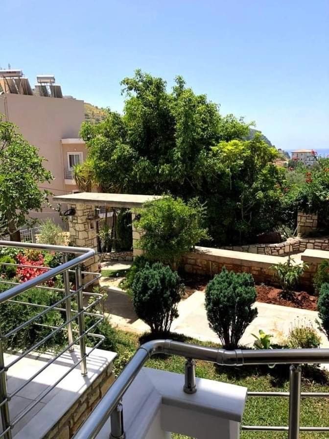 Spyridoula'S Guest House Himarë Dış mekan fotoğraf