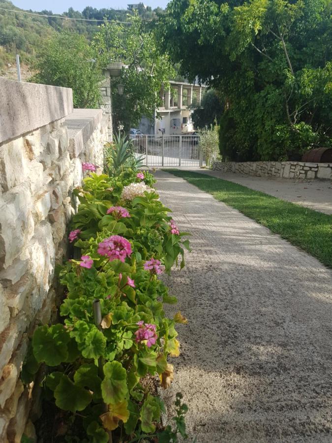 Spyridoula'S Guest House Himarë Dış mekan fotoğraf